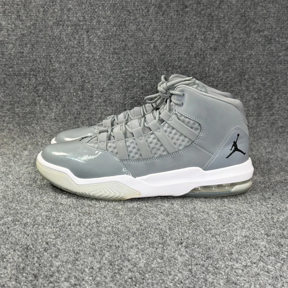 Jordan Max Aura Basketball Shoes Men's 9.5 Cool Grey White Athletic Sneakers